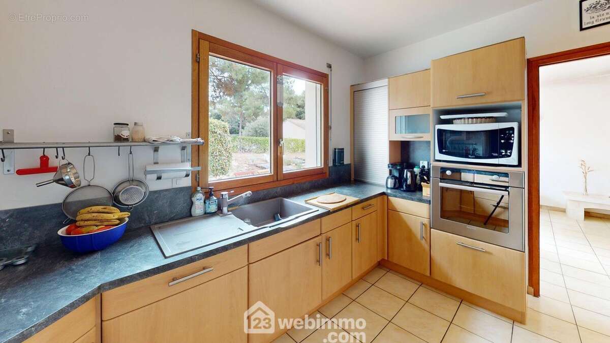 Une cuisine aménagée et équipée - Maison à LA TRANCHE-SUR-MER