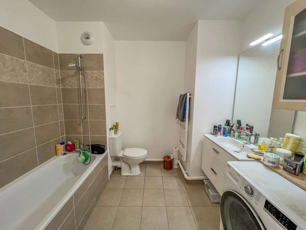 Appartement à LE MESNIL-SAINT-DENIS