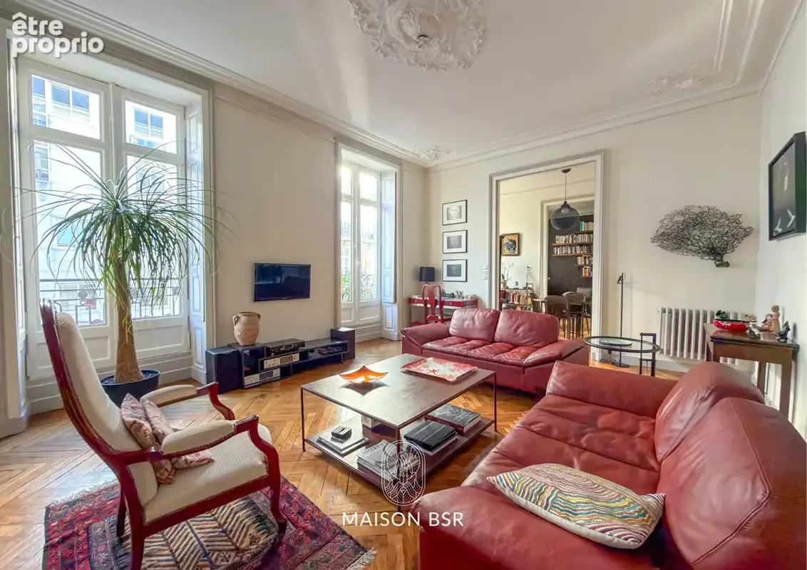 Appartement Nantes - Spacieux T6 de 154 m² avec cachet de l'ancien : 4 chambres, triple exposition et annexes - photo 2