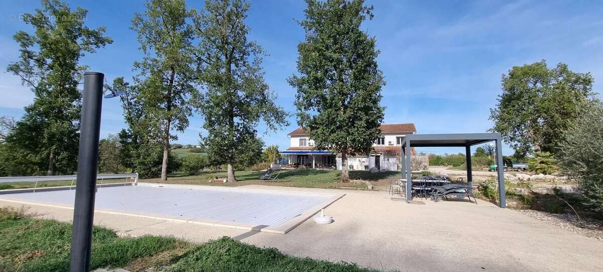 Ensemble immobilier - photo 8