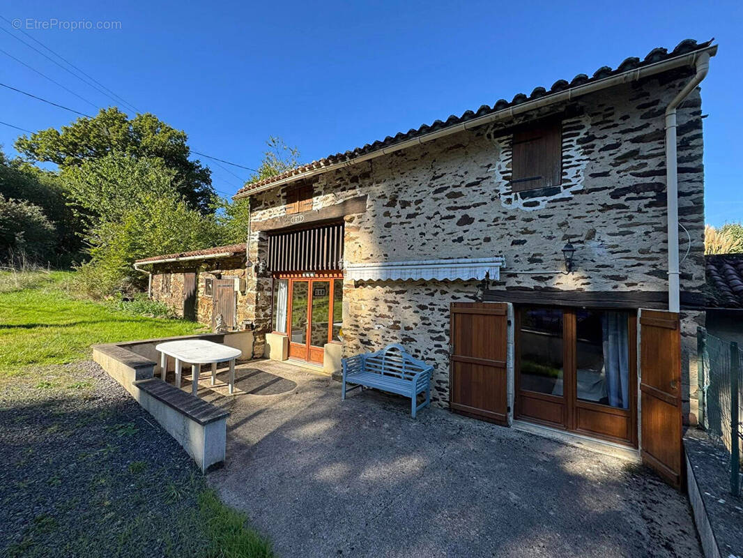 Maison à BUSSIERE-POITEVINE