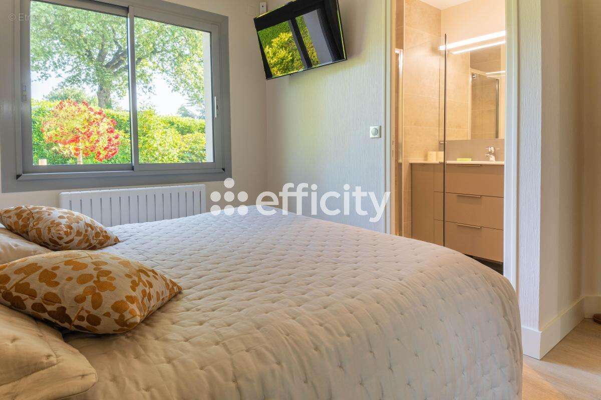 Maison à SAINT-ETIENNE-DE-MONTLUC