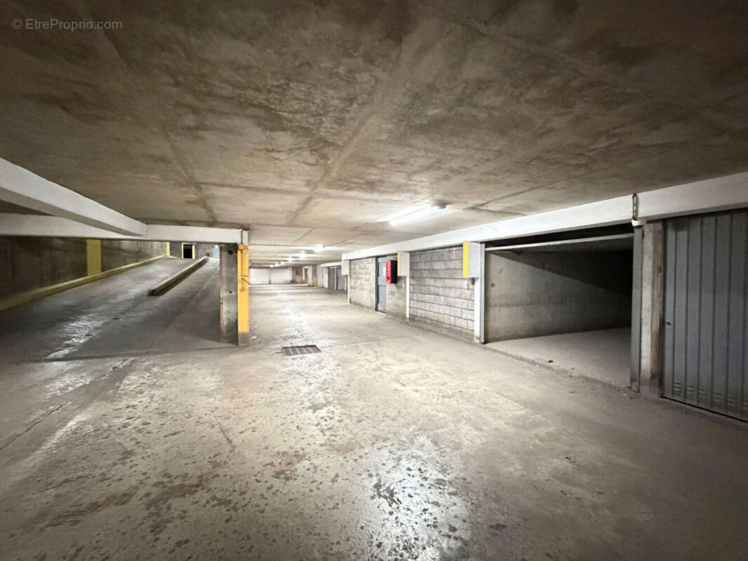 Parking à VILLEURBANNE