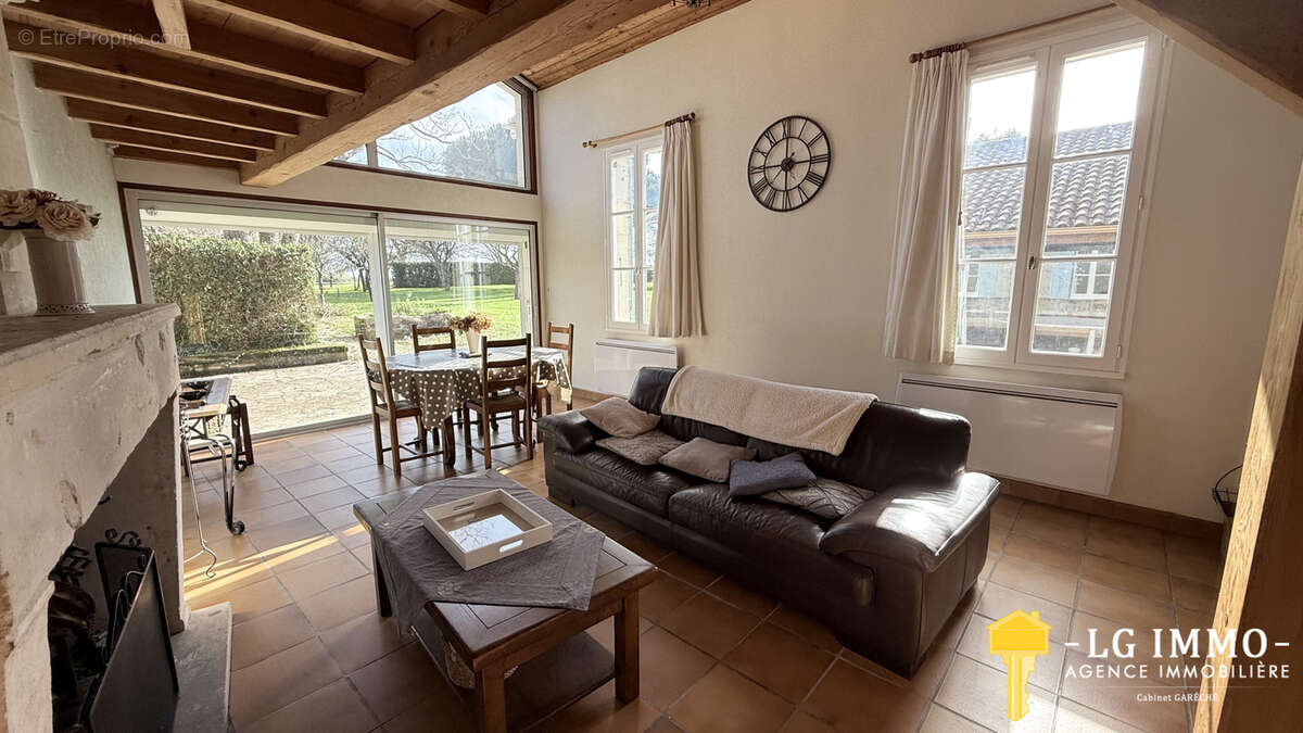 Maison à BRIE-SOUS-MORTAGNE