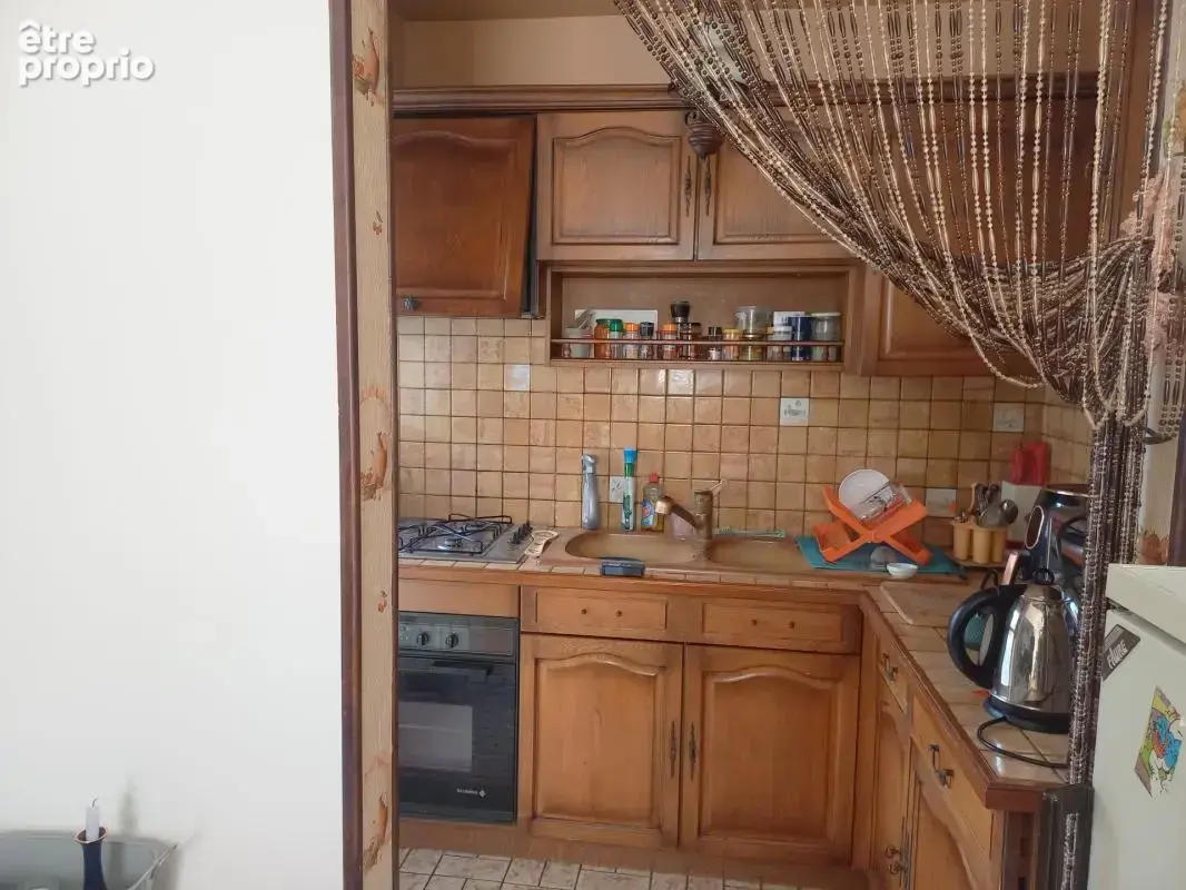 VIERZON,appartement en rez de jardin,trois chambres,avec vaste terrasse,parking en sous sol et cave - photo 4
