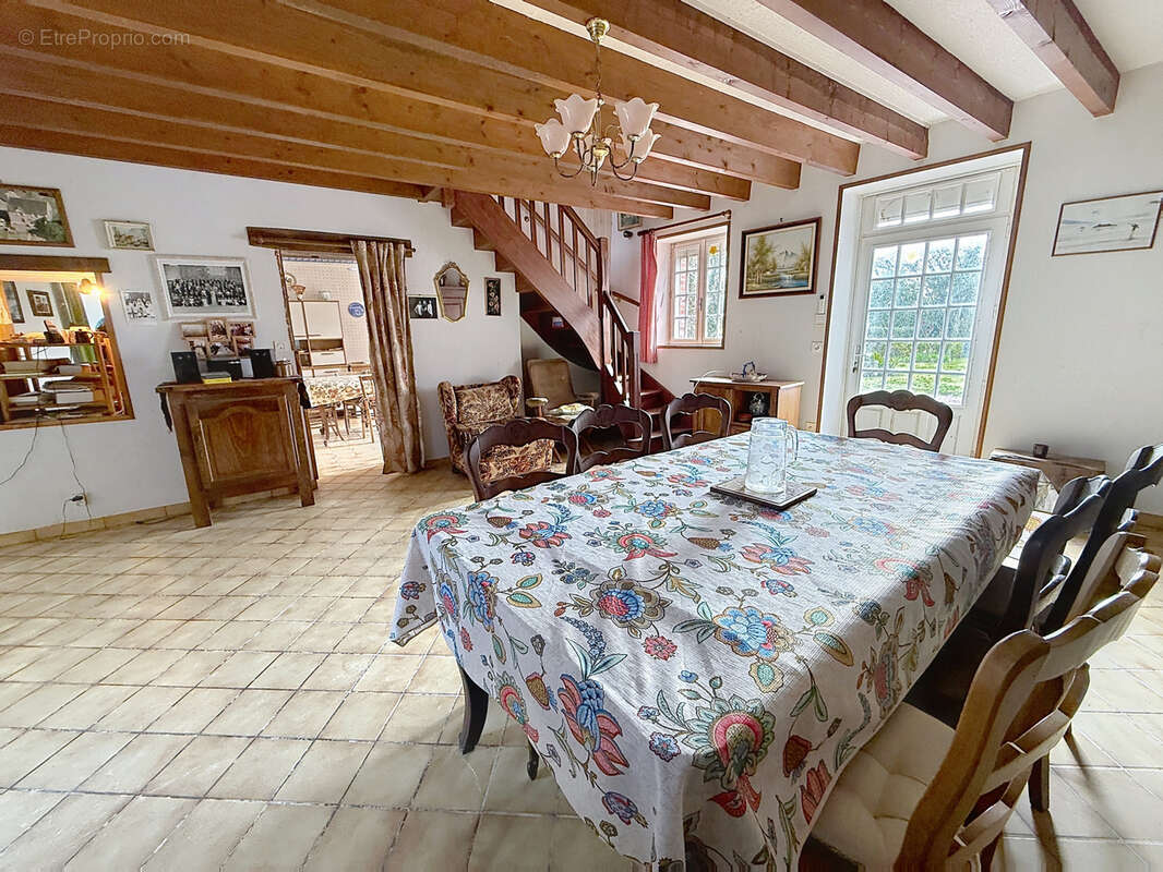 Maison à DRAGEY-RONTHON