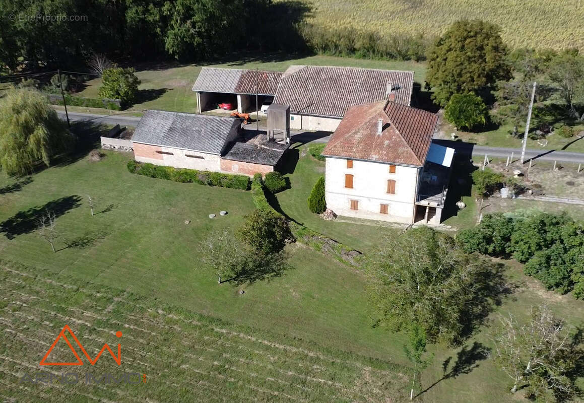 Maison à CAHUZAC-SUR-VERE