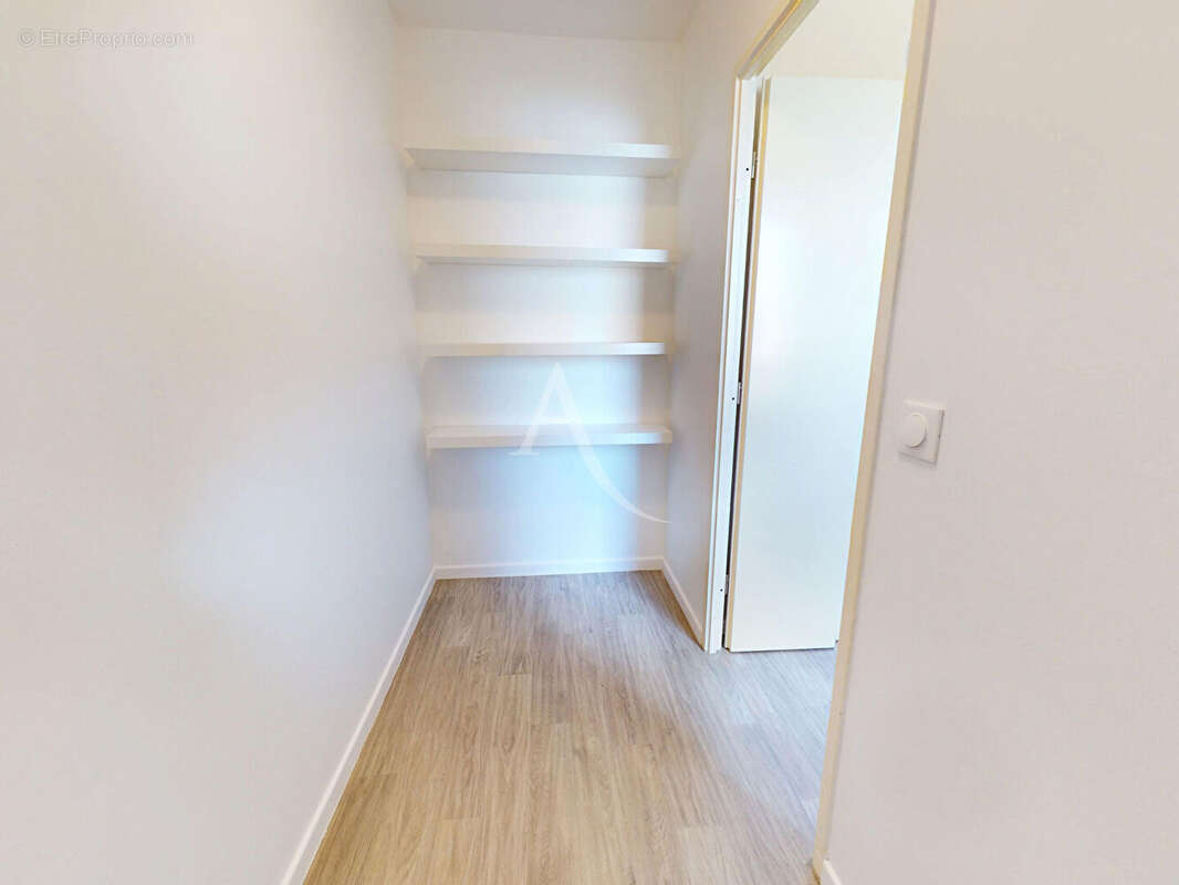 Livry-gargan, penthouse au dernier étage avec terrasse, double stationnement en sous-sol et dpe c - photo 15