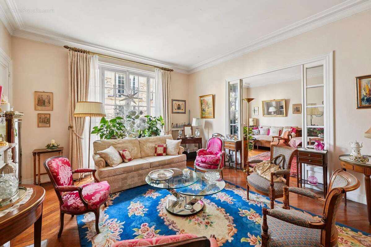 Appartement à NEUILLY-SUR-SEINE