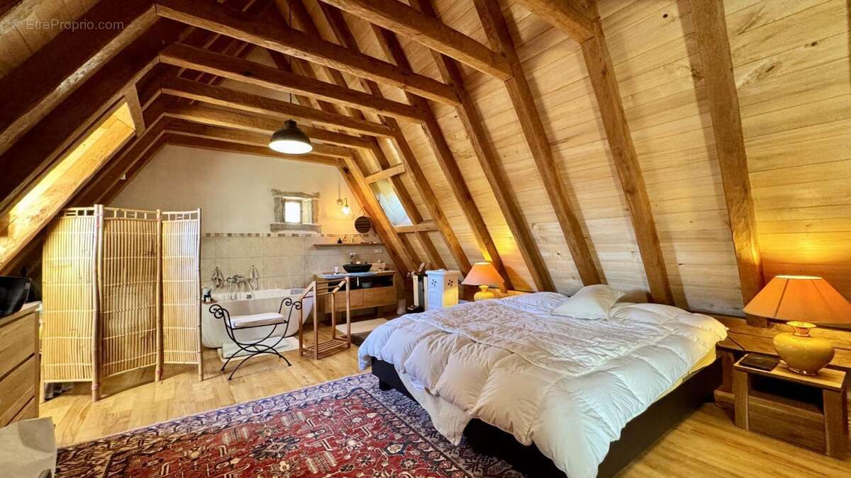 Maison à SAULIAC-SUR-CELE