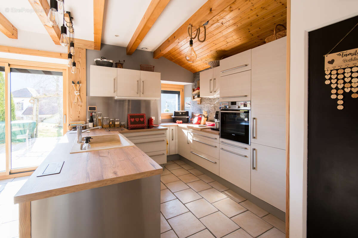 Maison à MAISONS-DU-BOIS-LIEVREMONT