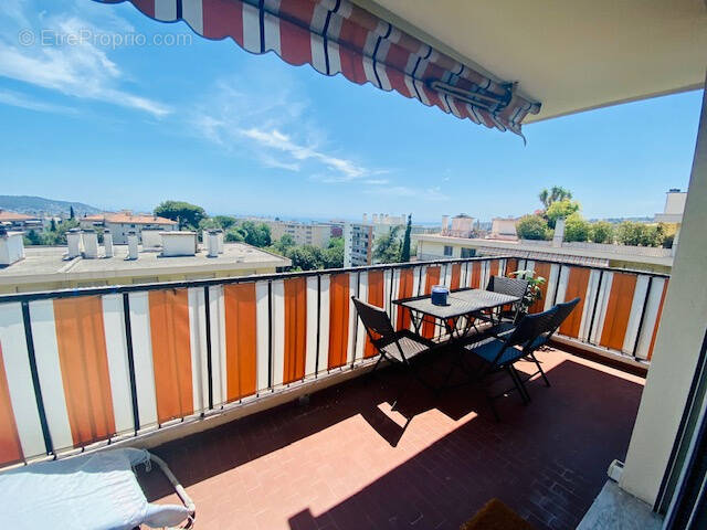 Rimiez / Cimiez à Nice / Élégant 3 pièces rénové de 71 m2   Terrasse de 35 m2   Vue dégagée avec aperçu mer - photo 3