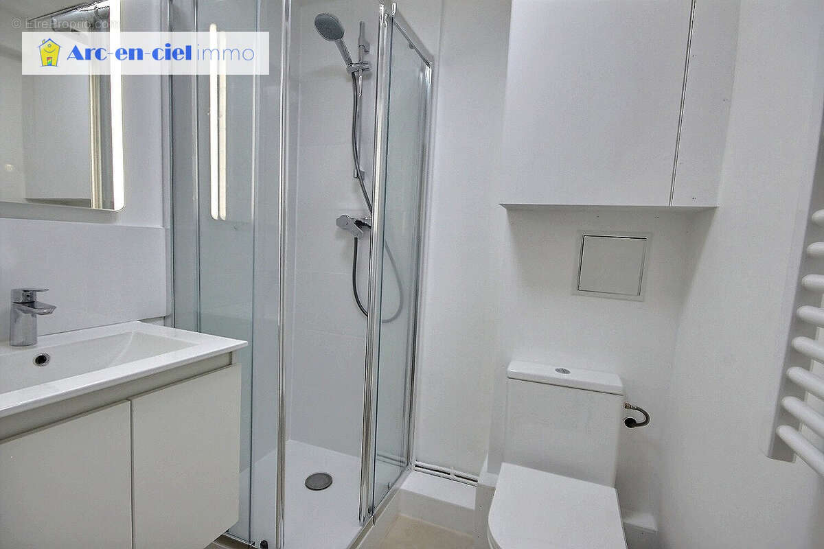 Studio 16 m2   Rue La Fayette Canal Saint Martin - photo 5