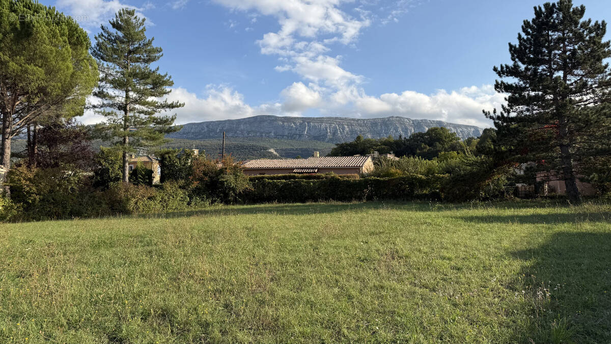 Terrain à NANS-LES-PINS