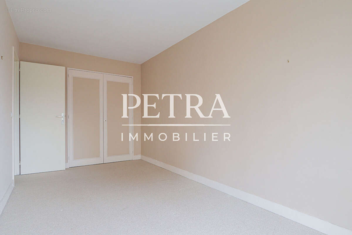 Appartement à L&#039;HAY-LES-ROSES