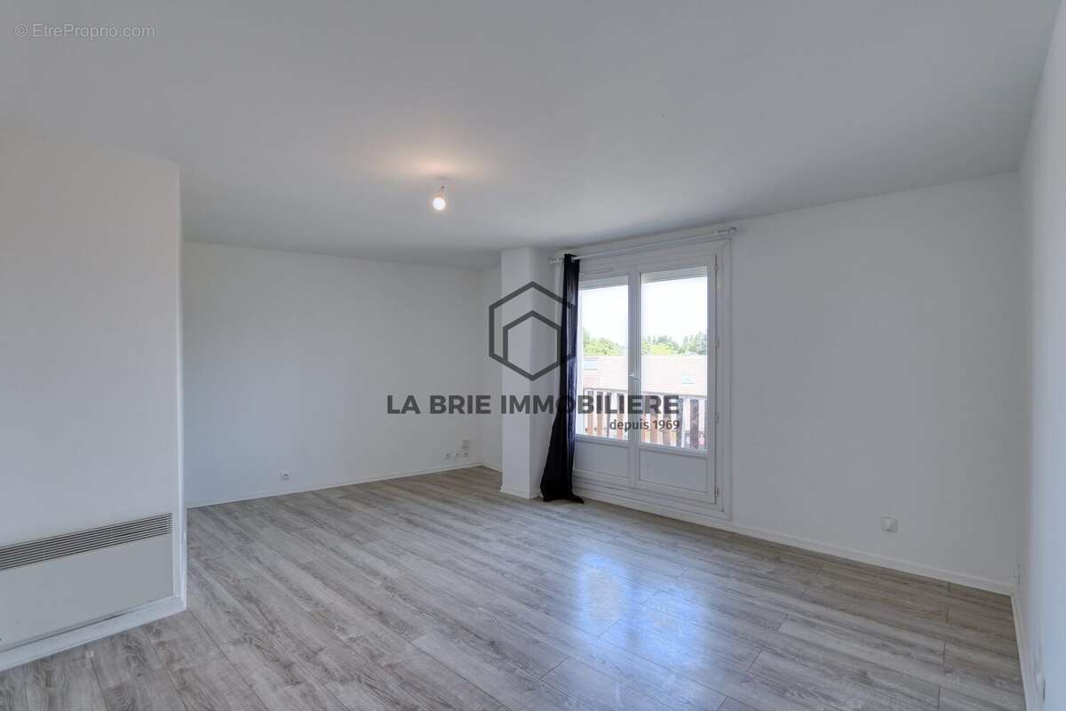 Appartement 68 m² à Marolles-En-Brie  - photo 8