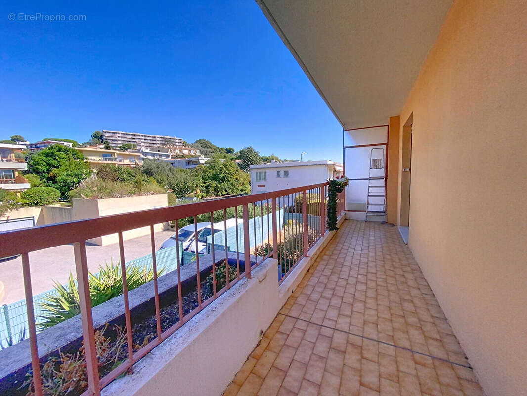 Appartement à SAINT-LAURENT-DU-VAR