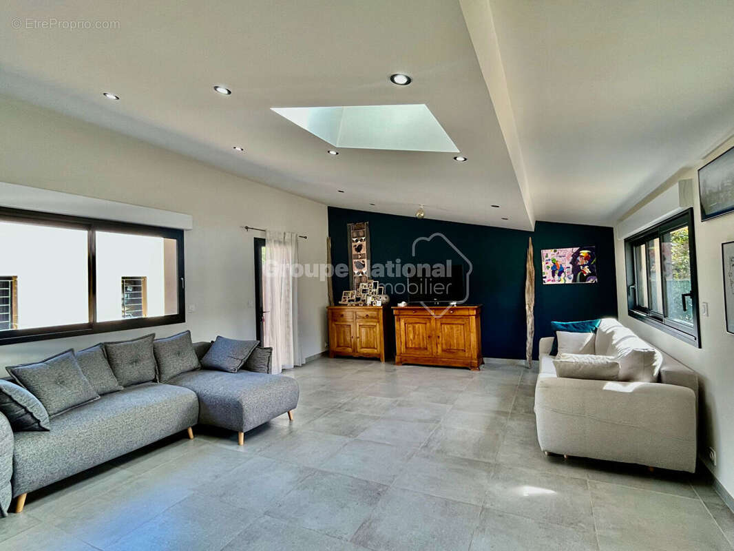 Les Angles, maison T5 de 137 m2 avec parking, garage box et piscine - photo 5