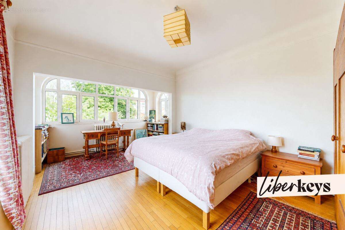 Maison de caractère 200m² avec jardin, sous-sol et garage à LIvry-Gargan (93190) - photo 5