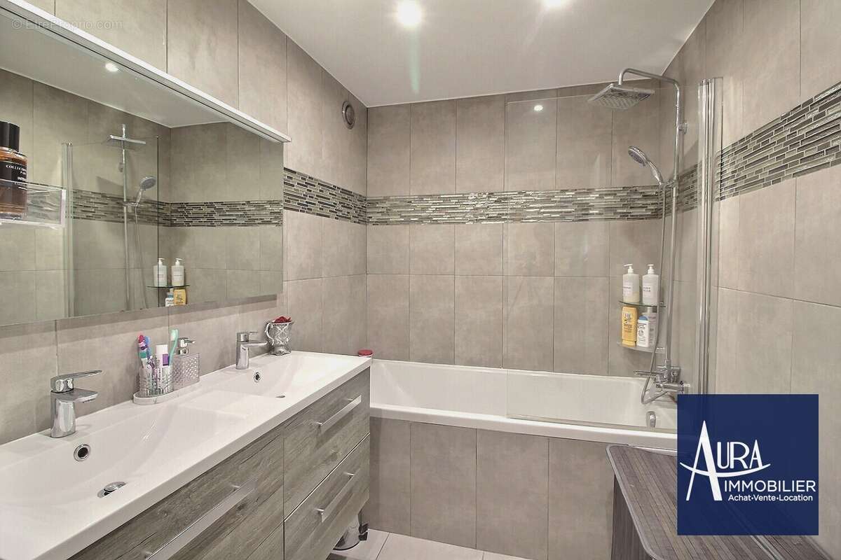 0_0005 - Appartement à LES LILAS