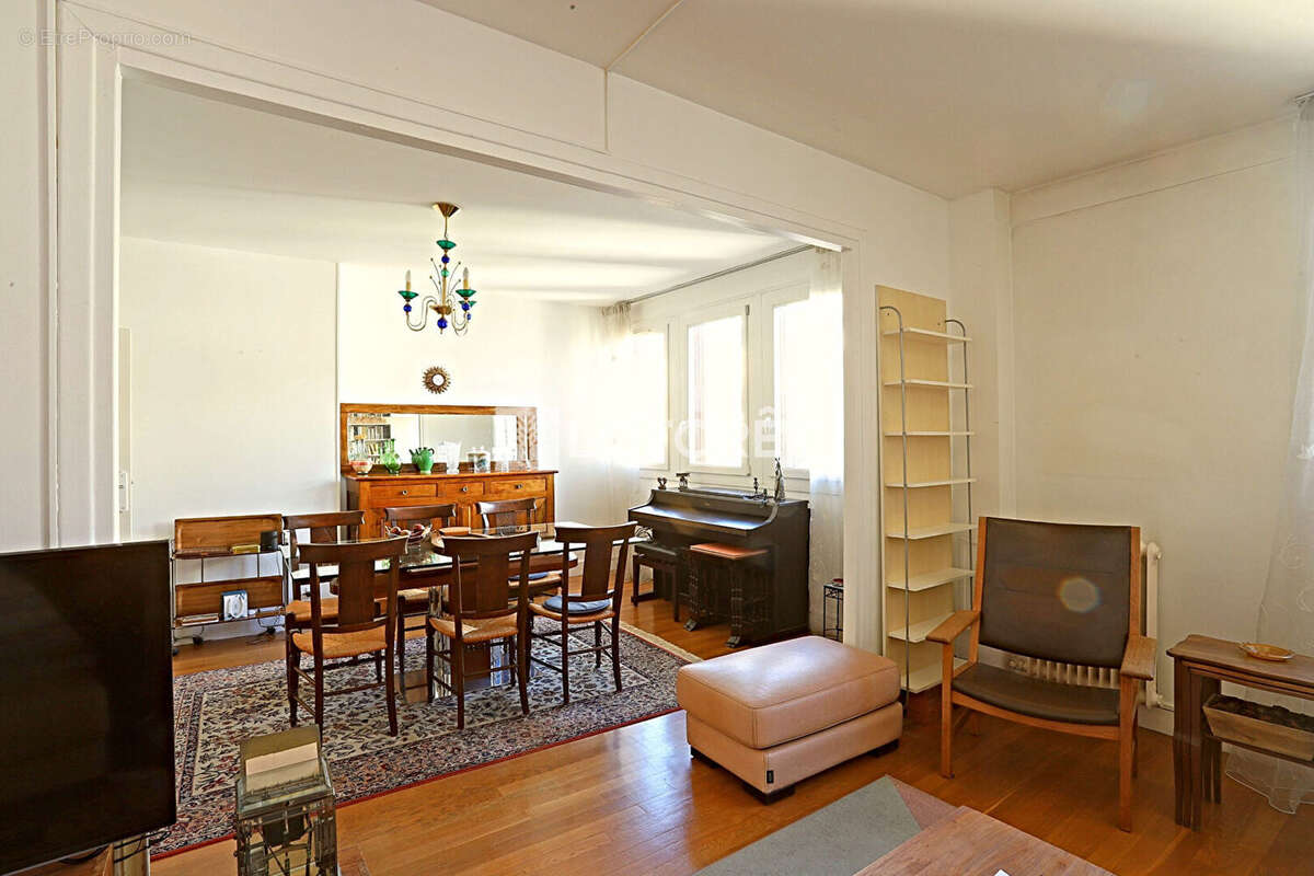Appartement à PARIS-14E