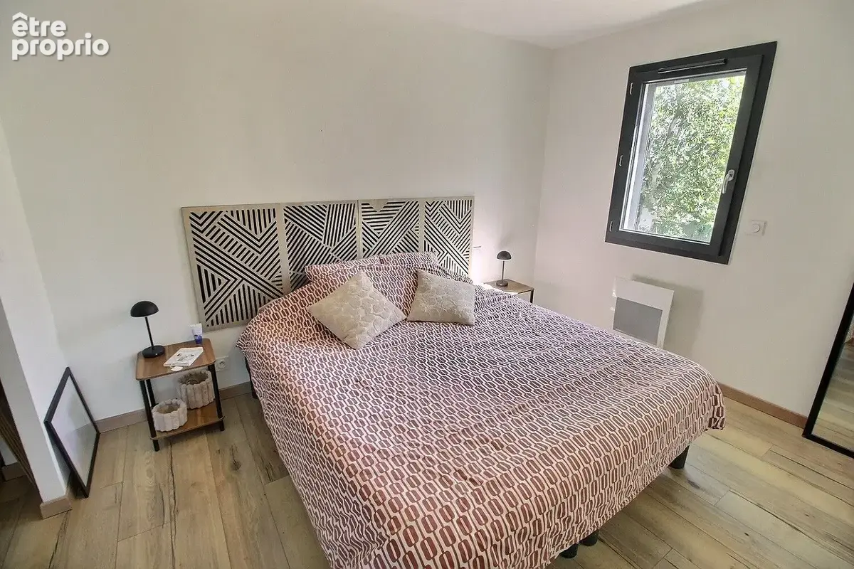A vendre  claira villa f4  contemporaine sur terrain 3 faces avec piscine. - photo 6