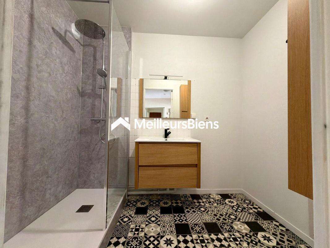 LAVAL – Rive Droite  Résidence Les Charmilles  Appartement T4 de 99 m² avec ascenseur, parking et parc privé - photo 12