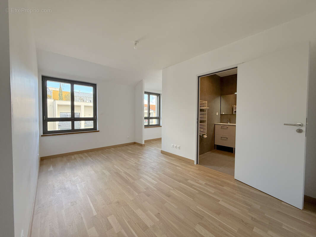 Appartement à LA TOUR-DE-SALVAGNY