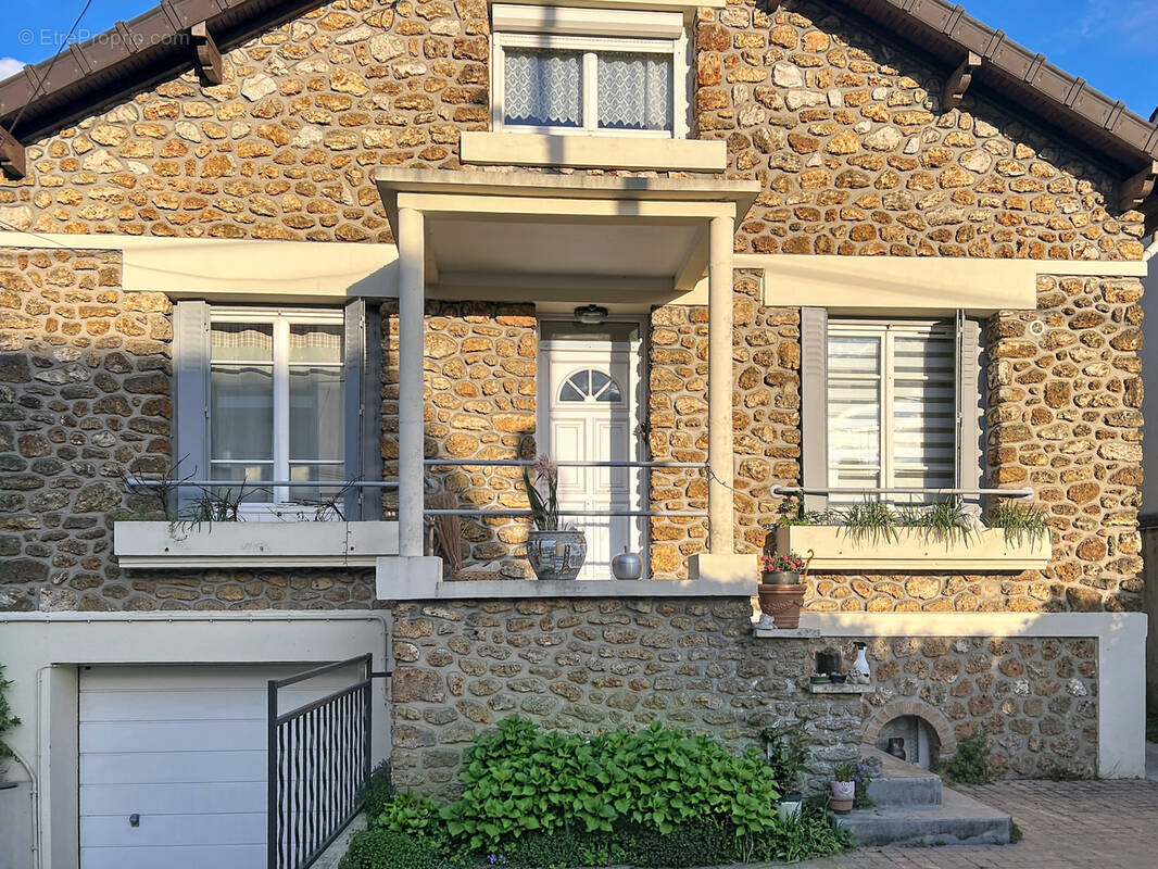 Maison à PARAY-VIEILLE-POSTE