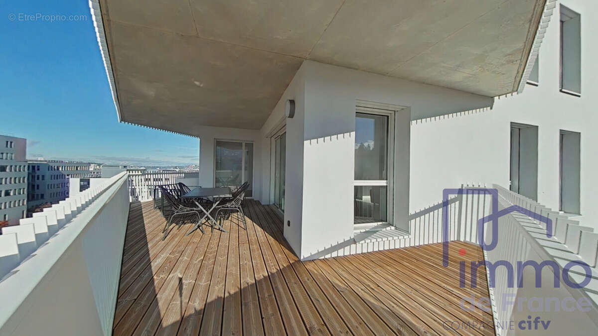 Appartement 84 m² à Saint-Etienne  - photo 2