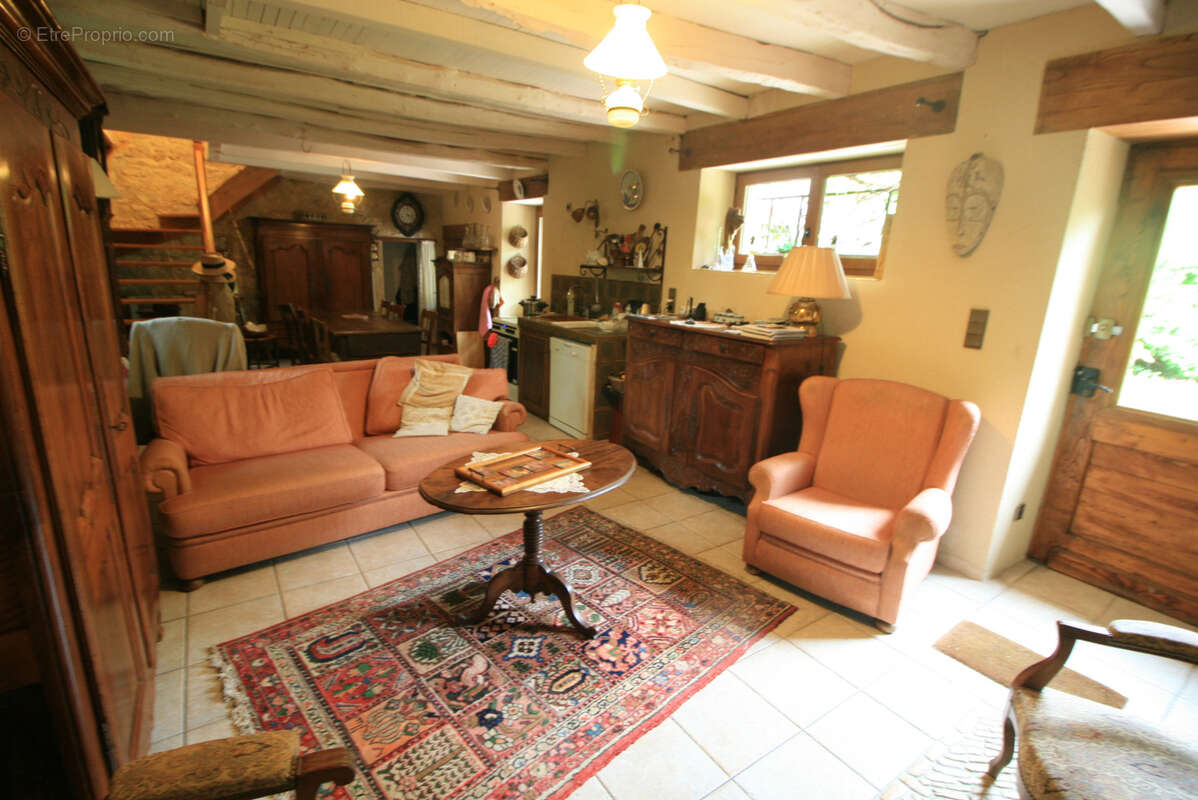 Maison à LA CHAPELLE-AUBAREIL