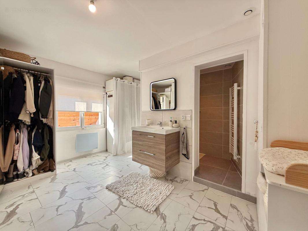 Appartement à CHENOVE