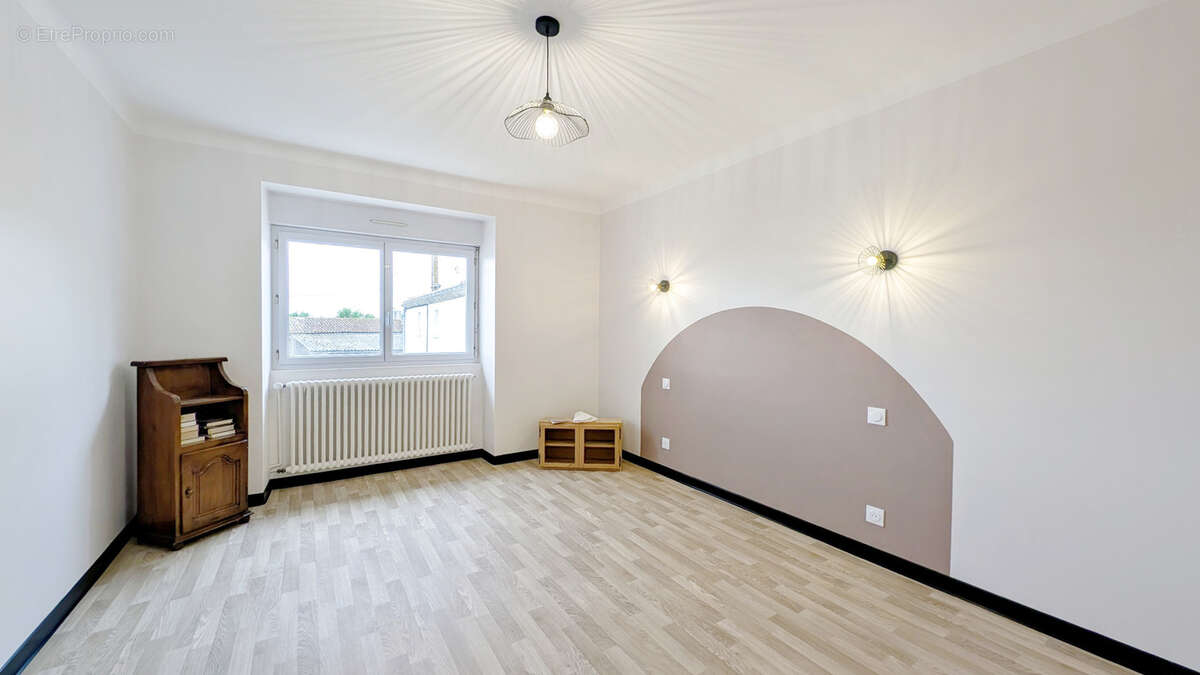 Maison à LES LANDES-GENUSSON