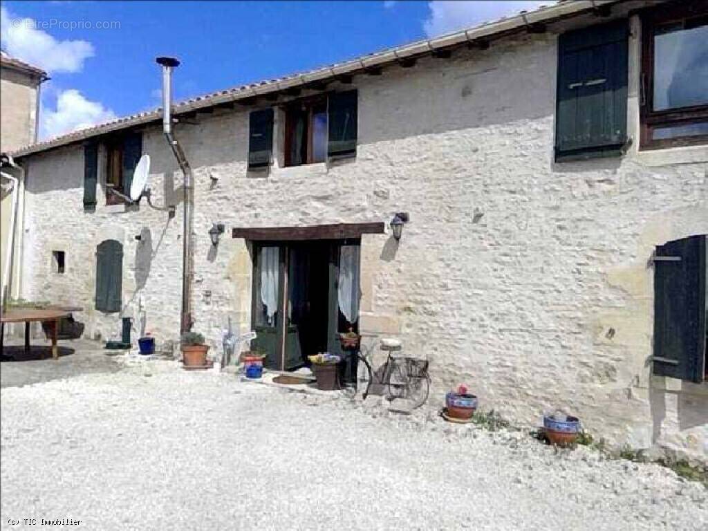 Maison à CELLEFROUIN