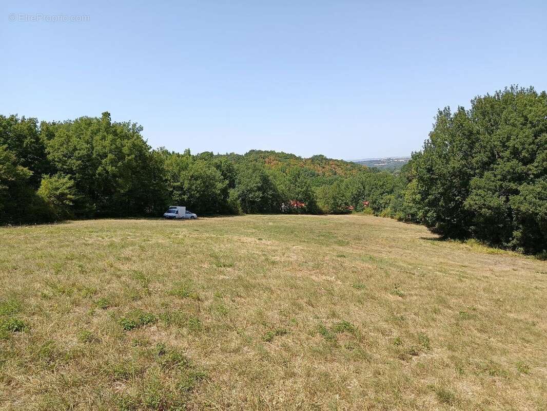 Terrain constructible de 1582m² - photo 2