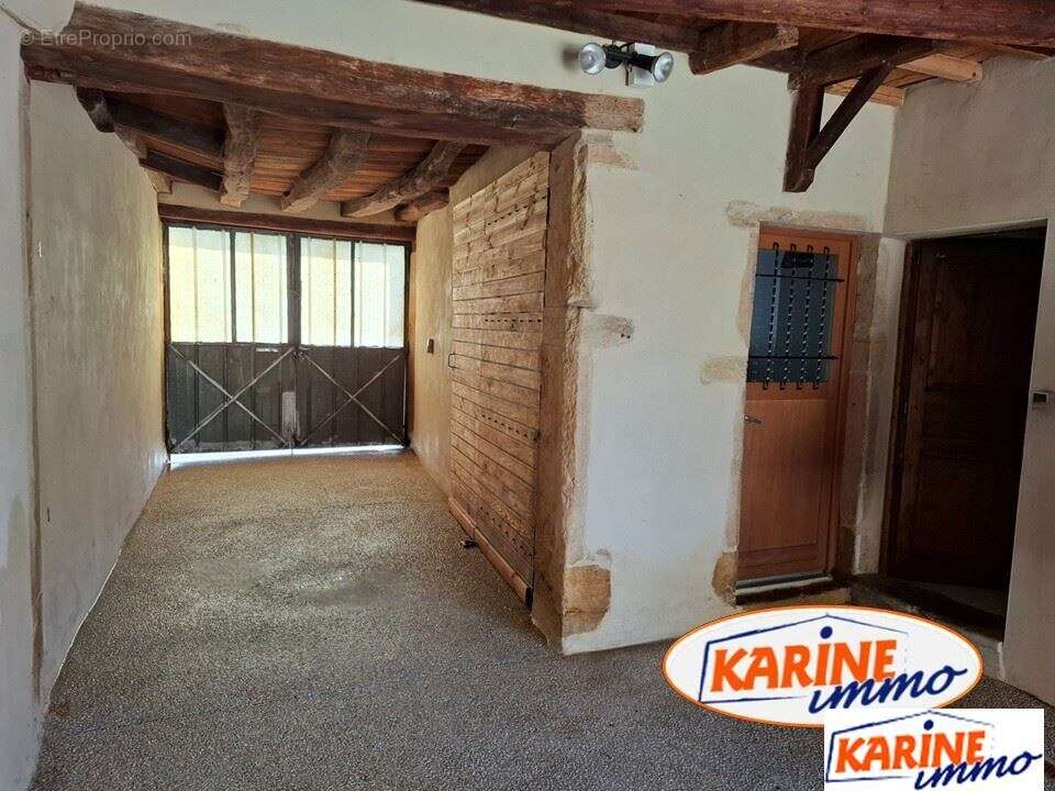 Maison à MONTANAY