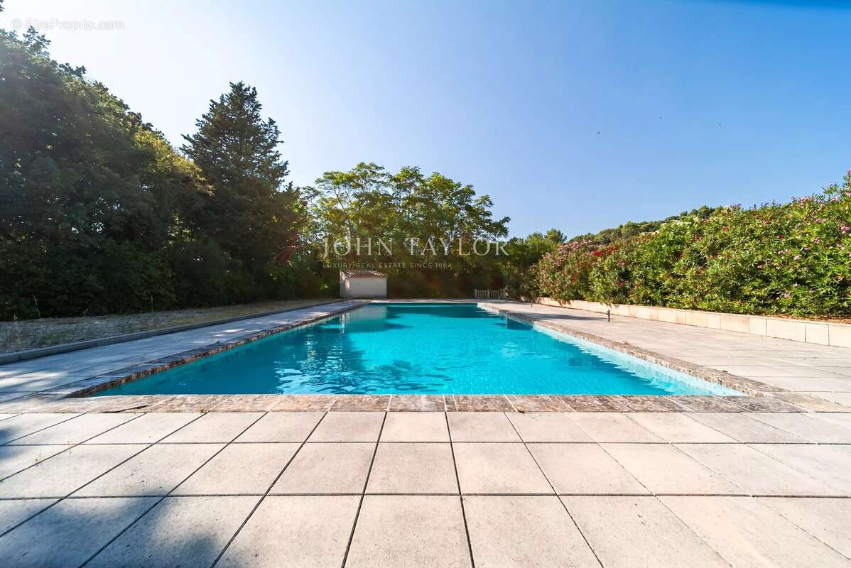Propriété d'exception aux portes de Lourmarin – Élégant domaine de caractère au cœur du Luberon - photo 6