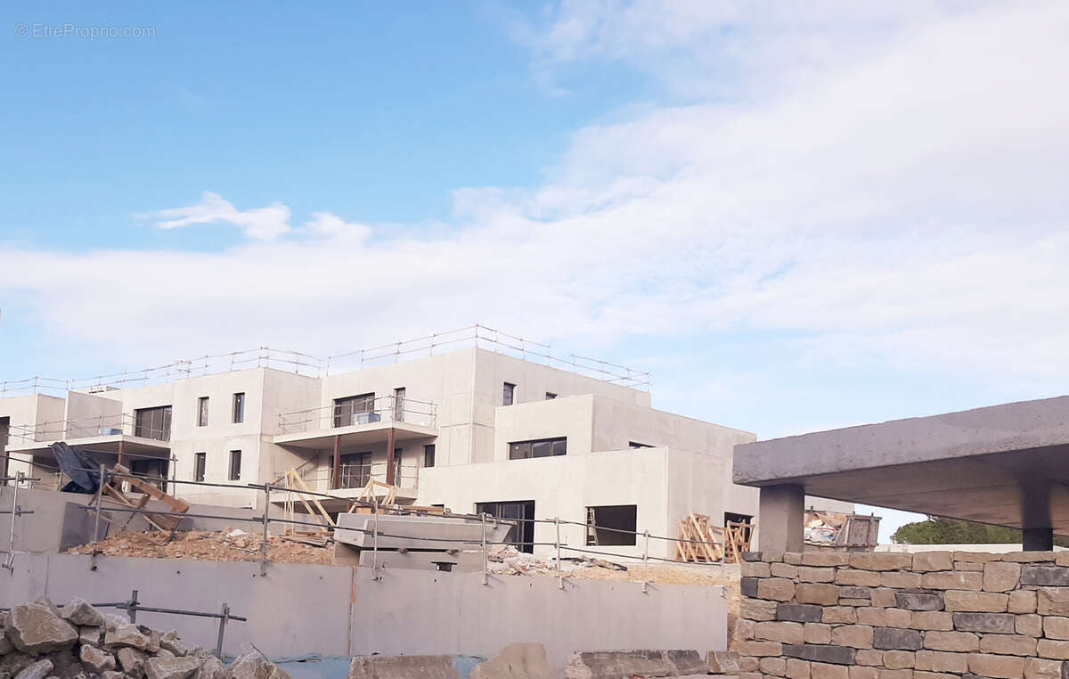 Appartement à SAINT-CLEMENT-DE-RIVIERE