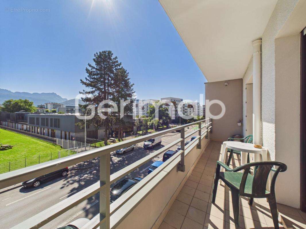 Vente - Appartement - 4 pièces + cuisine - 82 m² - 371 000 € - - photo 5