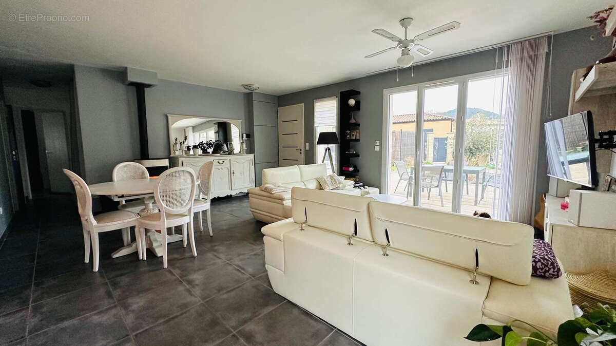 Maison à ENTRECHAUX