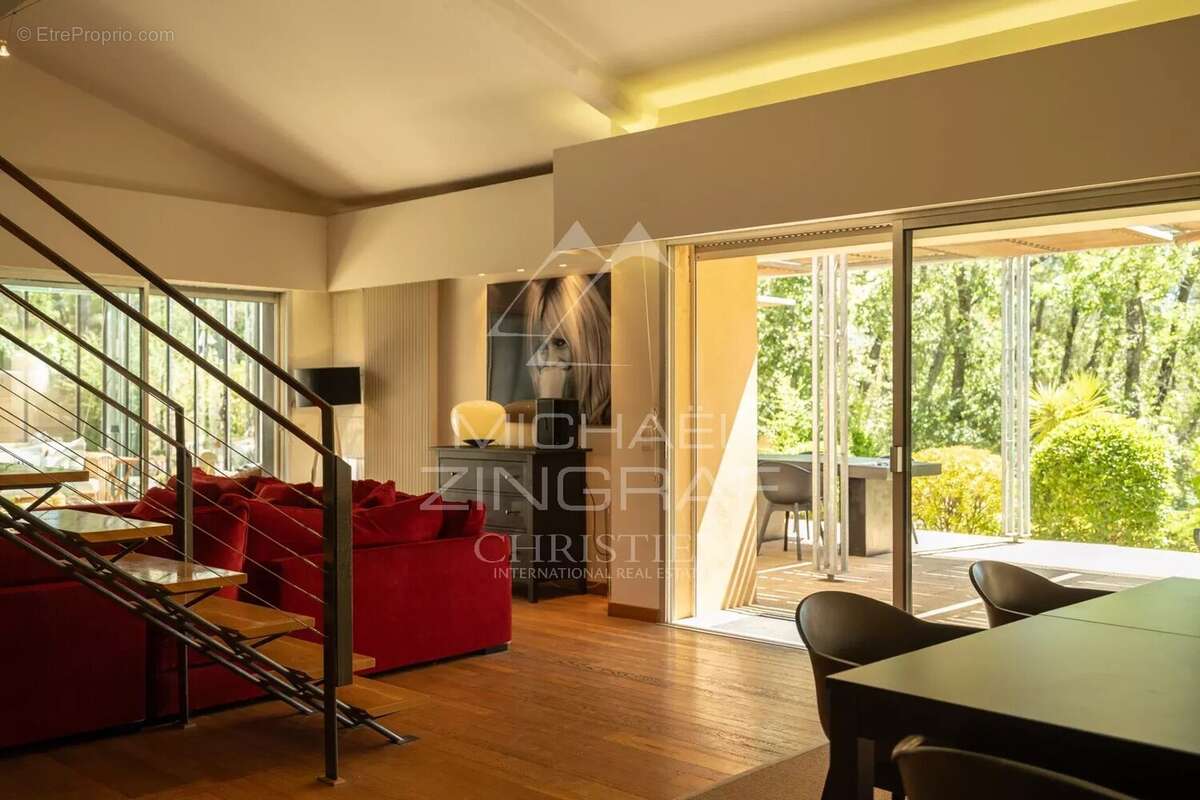 Maison à LA TOUR-D&#039;AIGUES