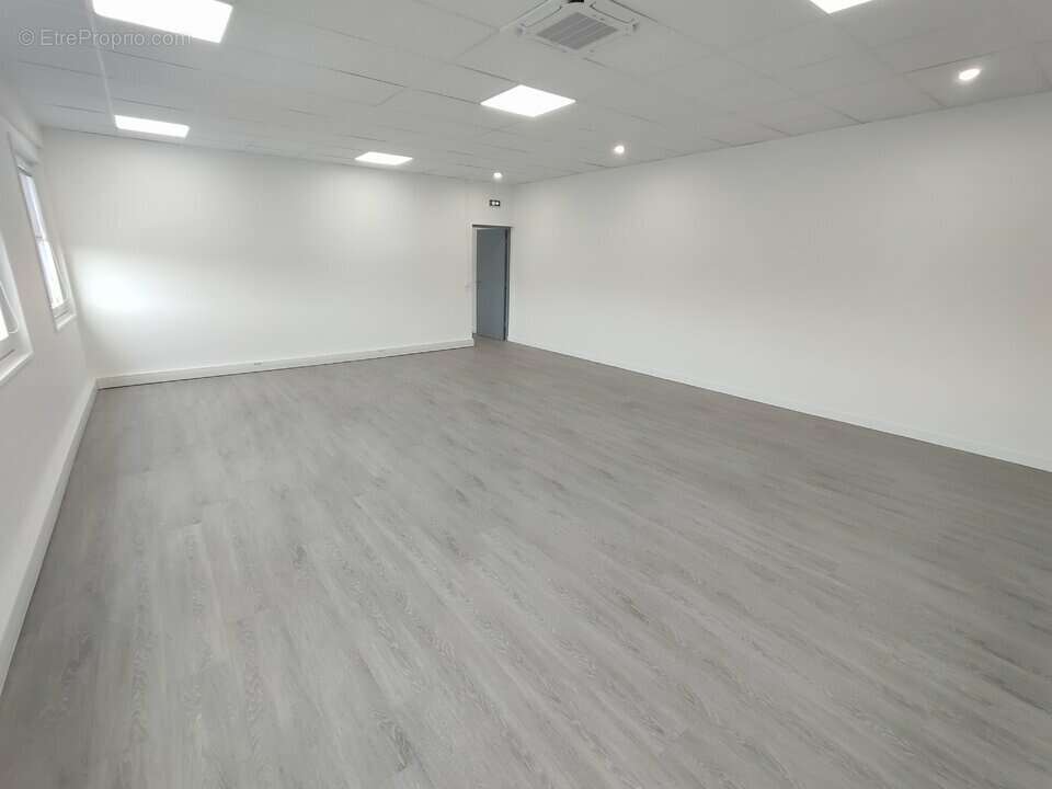 Autre à SAINT-QUENTIN-FALLAVIER