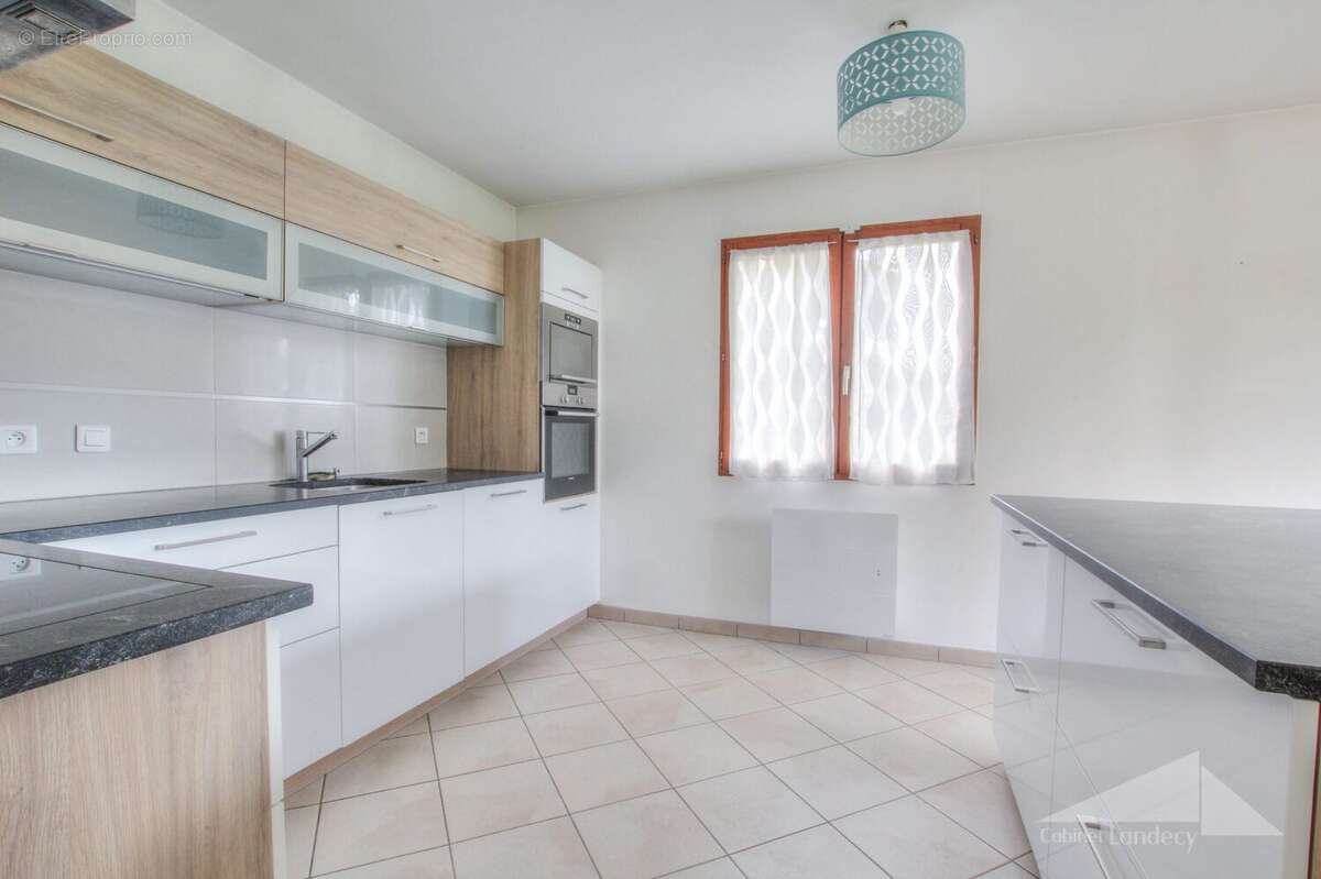 Maison à PREVESSIN-MOENS