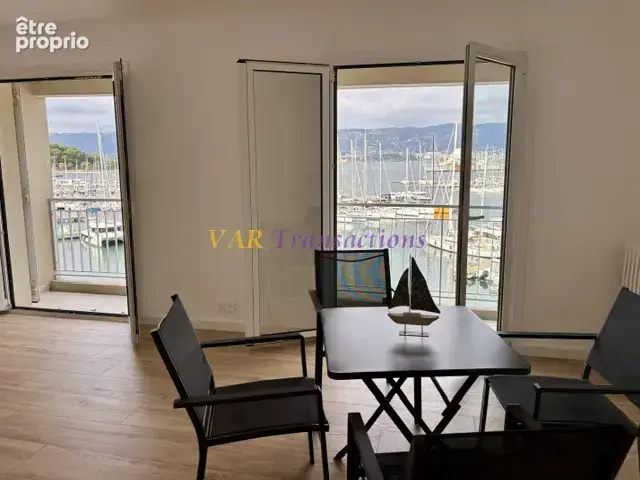 Pleine vue sur le port - Dernier étage - ascenseur- Immeuble et appartement Rénovation totale - - photo 5