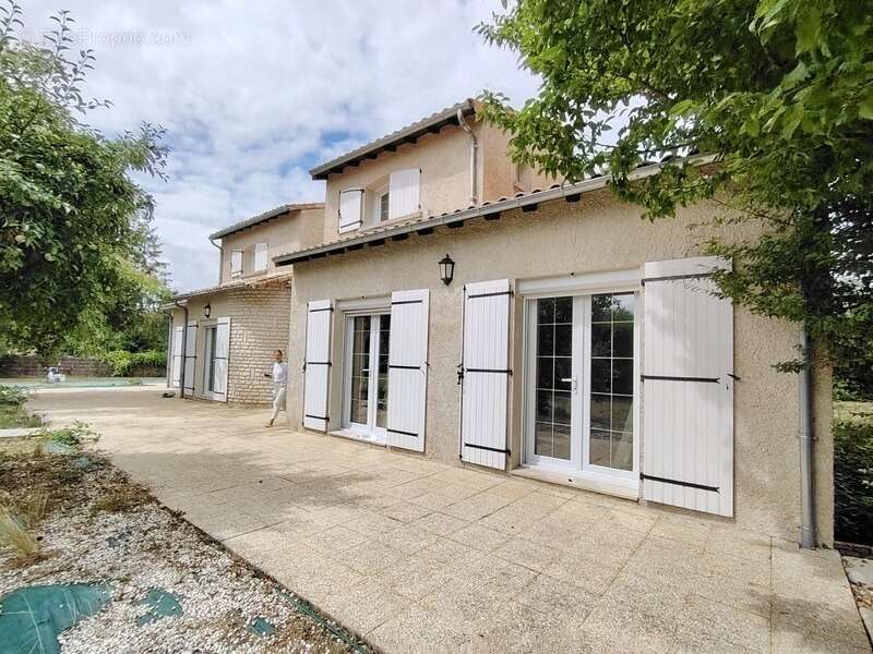 Maison d'architecte de 284 m² avec parc et piscine chauffée - Neuville de Poitou - photo 21