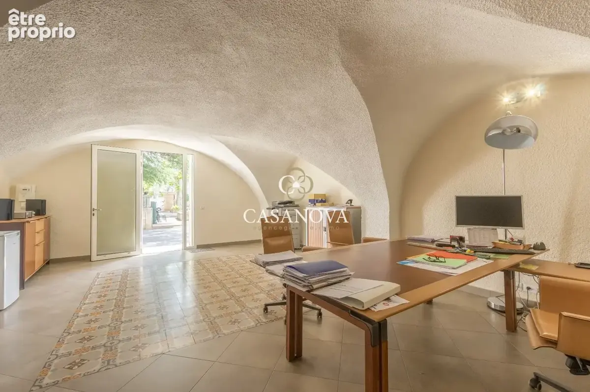 Proche PEZENAS, pièces à vivre 80 m², 6 chambres, beau terrain avec piscine, garage, dependances - photo 7