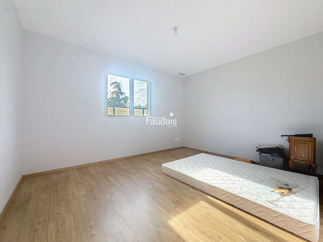 Maison 115 m² à Saint-Lo  - photo 4
