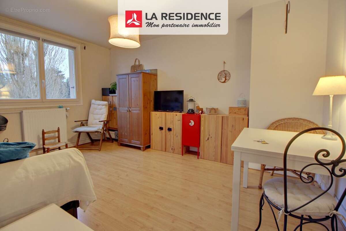 Appartement à LES CLAYES-SOUS-BOIS