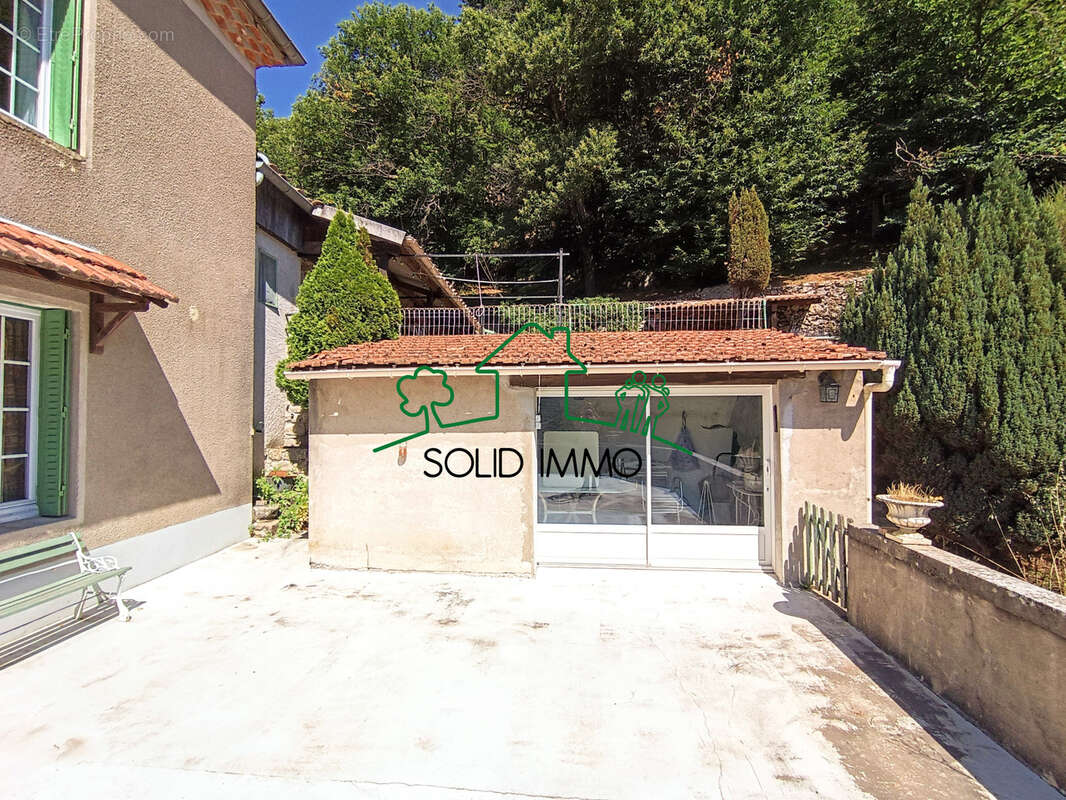 Maison traditionnelle de 150 m2 avec terrain sur la commune de Labastide sur Besorgues 07600 - photo 4