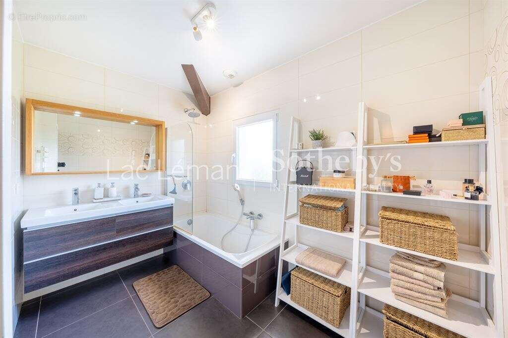 Maison à CHENS-SUR-LEMAN